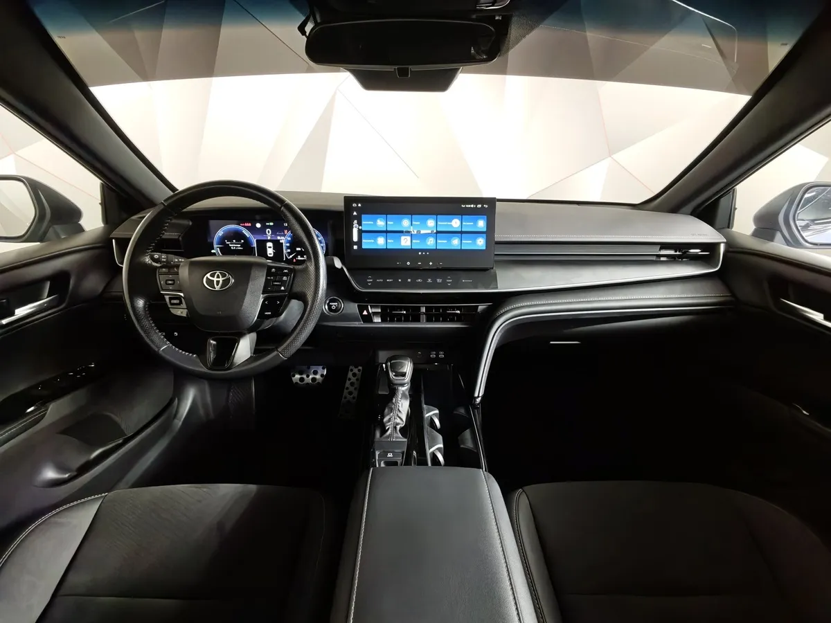 Toyota Camry 2.0h CVT (197 л.с.) Sport Plus Белый в АВИЛОН. Слайд №14