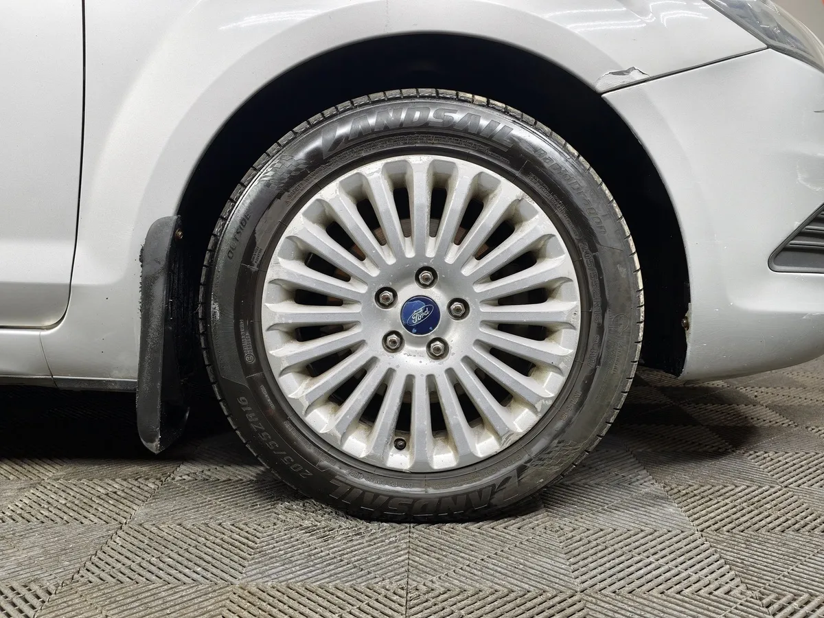 Ford Focus 1.6 AT (101 л.с.) Ghia Серебристый в АВИЛОН. Слайд №9