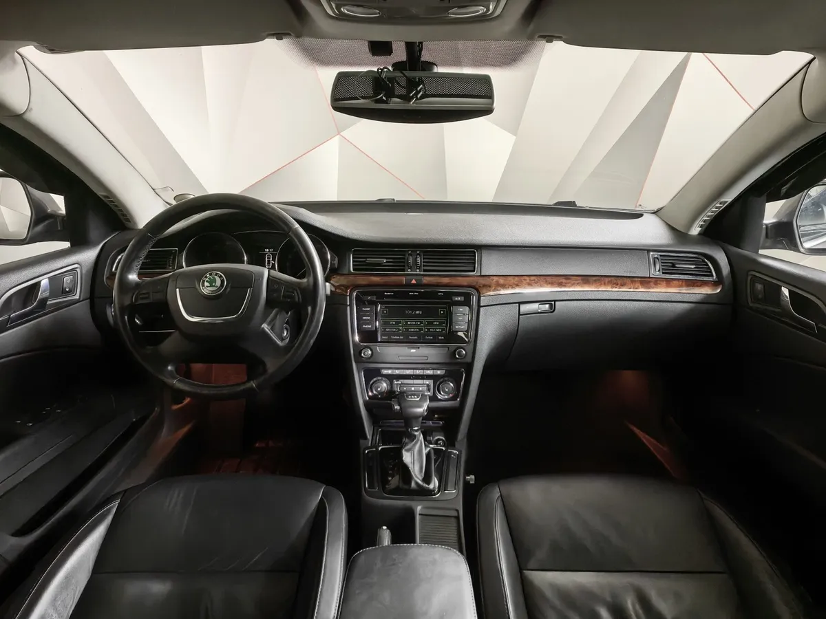 Skoda Superb 1.8 TSI DSG (152 л.с.) Коричневый в АВИЛОН. Слайд №13