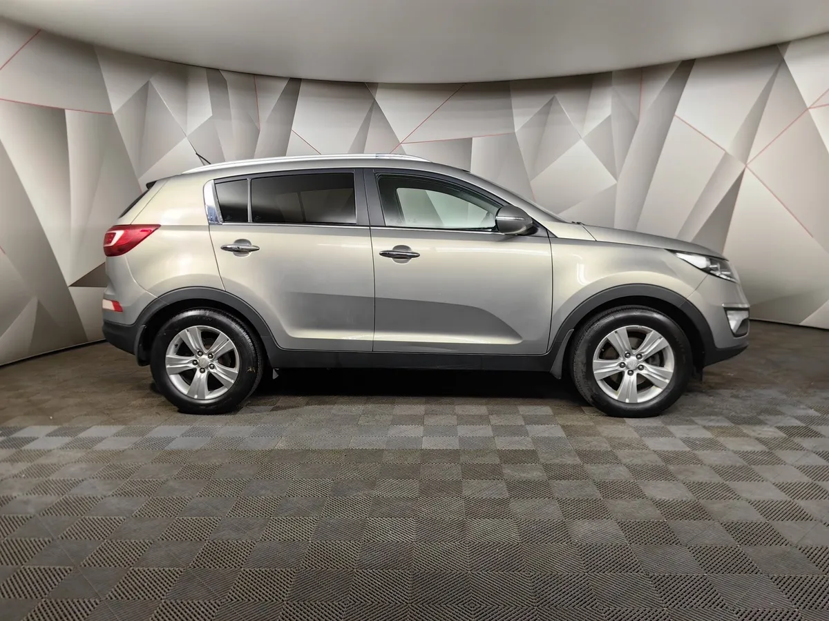Kia Sportage 2.0 AT (150 л.с.) Серебристый в АВИЛОН. Слайд №6