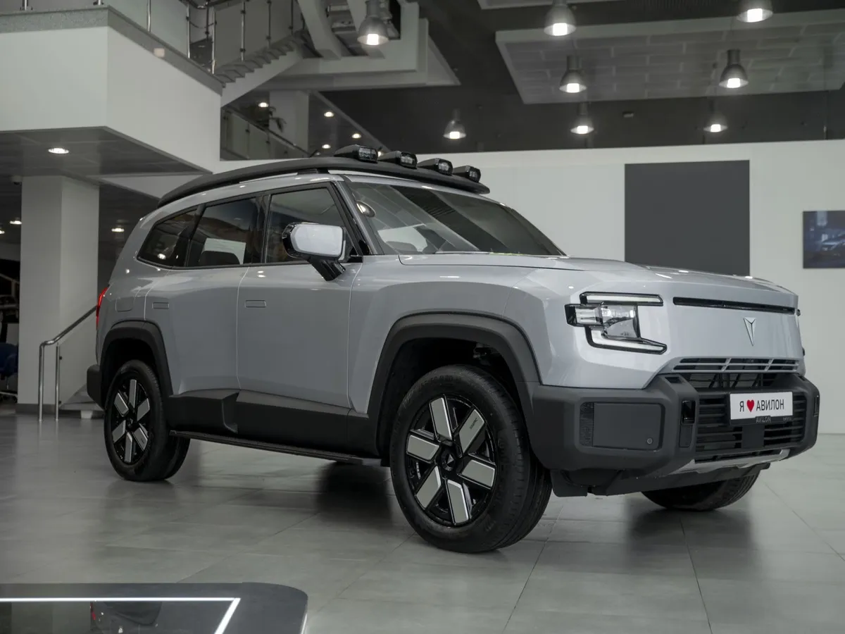 Deepal G318 1.5h AT 4WD (439 л.с.) Эверест Серебристый в АВИЛОН. Слайд №2
