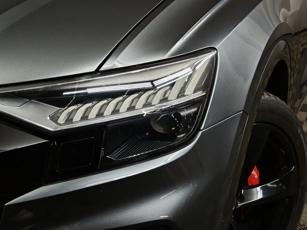 Audi Q8 55 TFSI Tiptronic quattro (340 л.с.) Серый в АВИЛОН. Слайд №10
