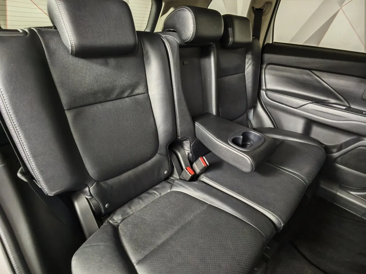 Mitsubishi Outlander 2.0 MIVEC CVT 4WD (146 л.с.) Intense Plus Белый в АВИЛОН. Слайд №17
