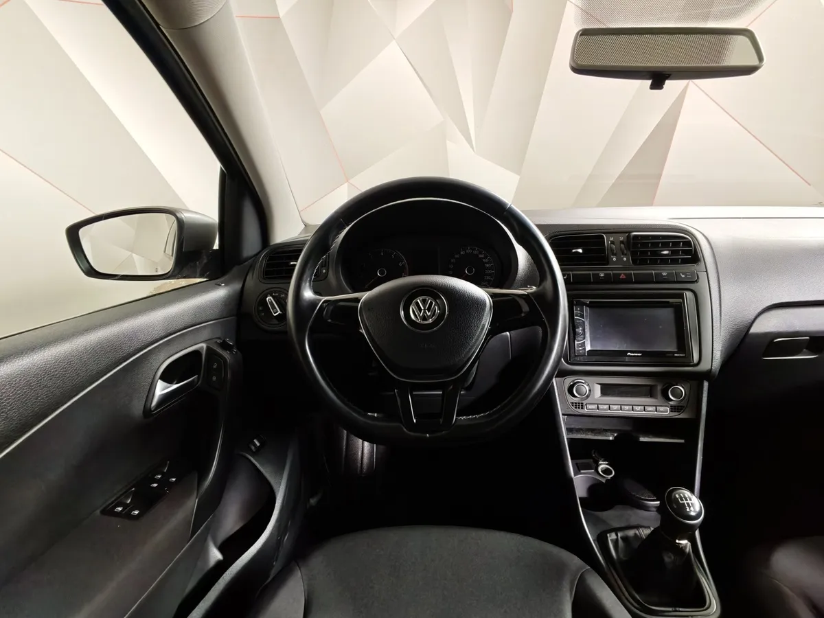 Volkswagen Polo 1.6 MT (105 л.с.) Trendline Серебристый в АВИЛОН. Слайд №19