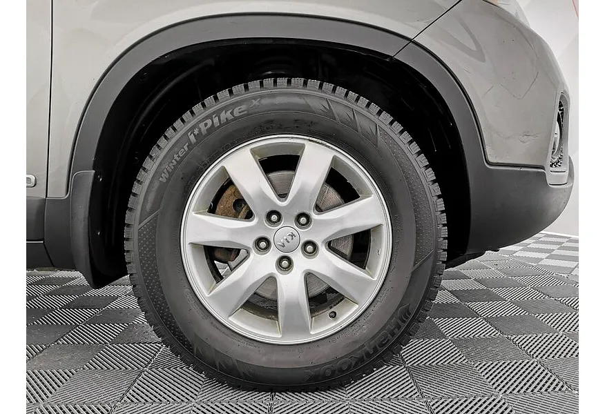 Kia Sorento 2.2 CRDi AT AWD (200 л.с.) Серебристый в АВИЛОН. Слайд №9