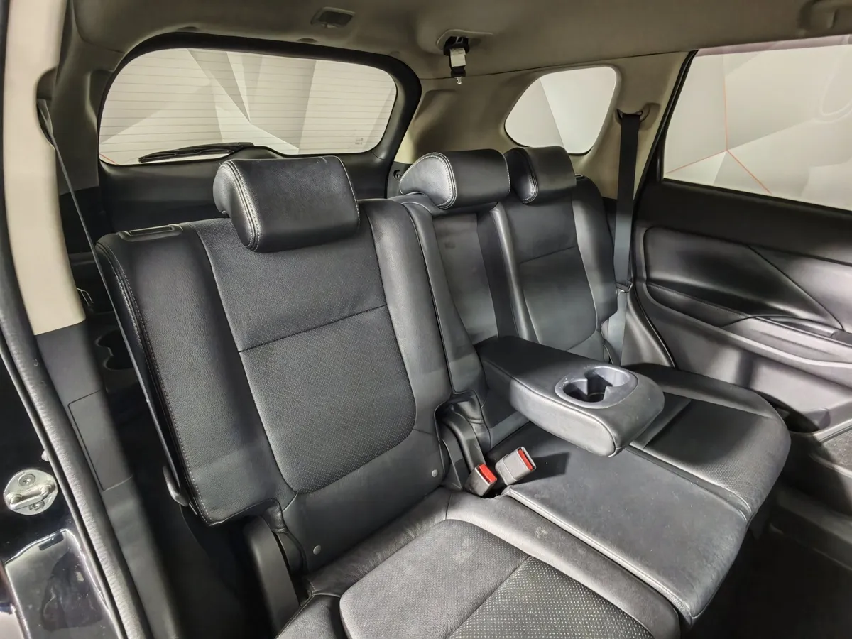 Mitsubishi Outlander 2.4 CVT 4WD (167 л.с.) Черный в АВИЛОН. Слайд №15