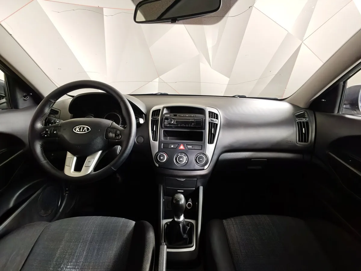 Kia Ceed 1.4 MT (109 л.с.) Серебристый в АВИЛОН. Слайд №11