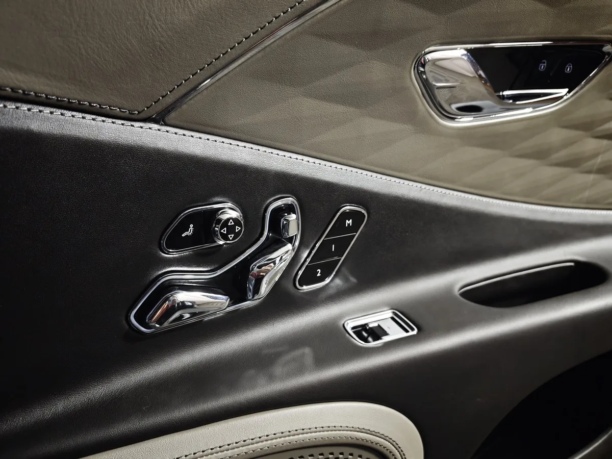 Bentley Flying Spur 6.0 W12 AWD AT (635 л.с.) Черный в АВИЛОН. Слайд №32