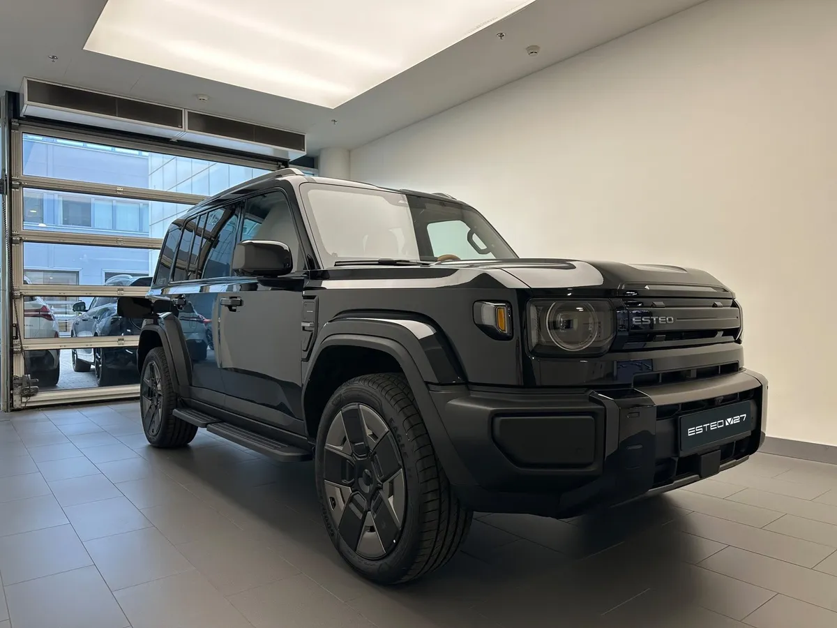 ESTEO V27 1.5h REEV AT 4WD (456 л.с.) Премиум Черный в АВИЛОН. Слайд №2