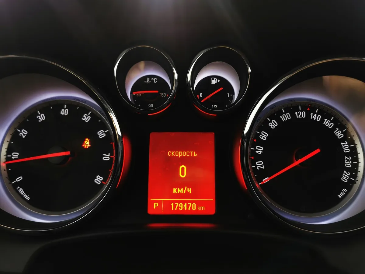 Opel Astra 1.6 AT (115 л.с.) Белый в АВИЛОН. Слайд №17