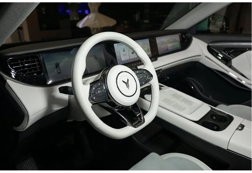 Voyah Free EVR 1.5 AT AWD (510 л.с.) Sport + Зеленый в АВИЛОН. Слайд №7