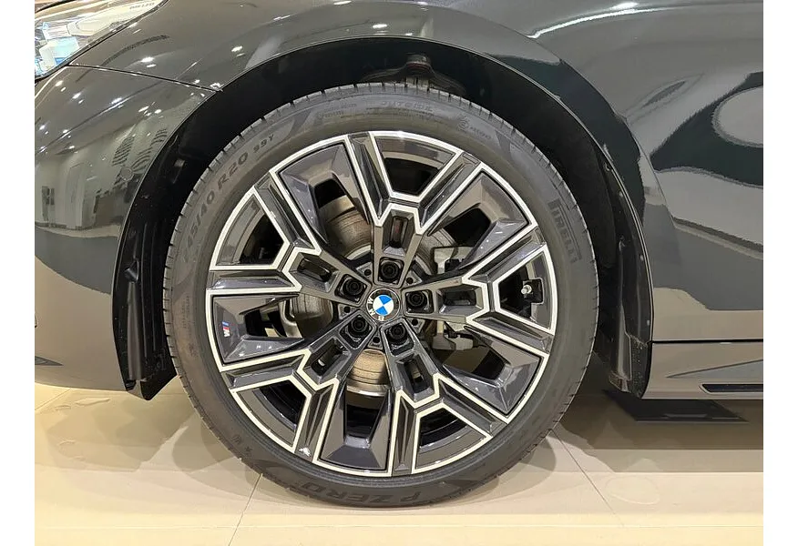 BMW 5 серия 520d xDrive AT (197 л.с.) Черный в АВИЛОН. Слайд №11