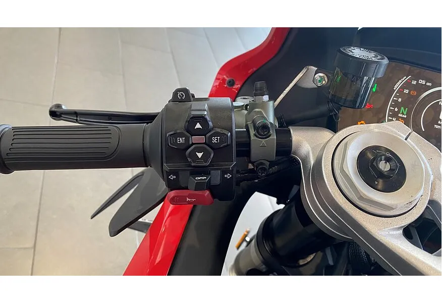 QJMOTOR SRK 921 RR 921 см³ (129 л.с.) (129) 921 Красный в АВИЛОН. Слайд №17