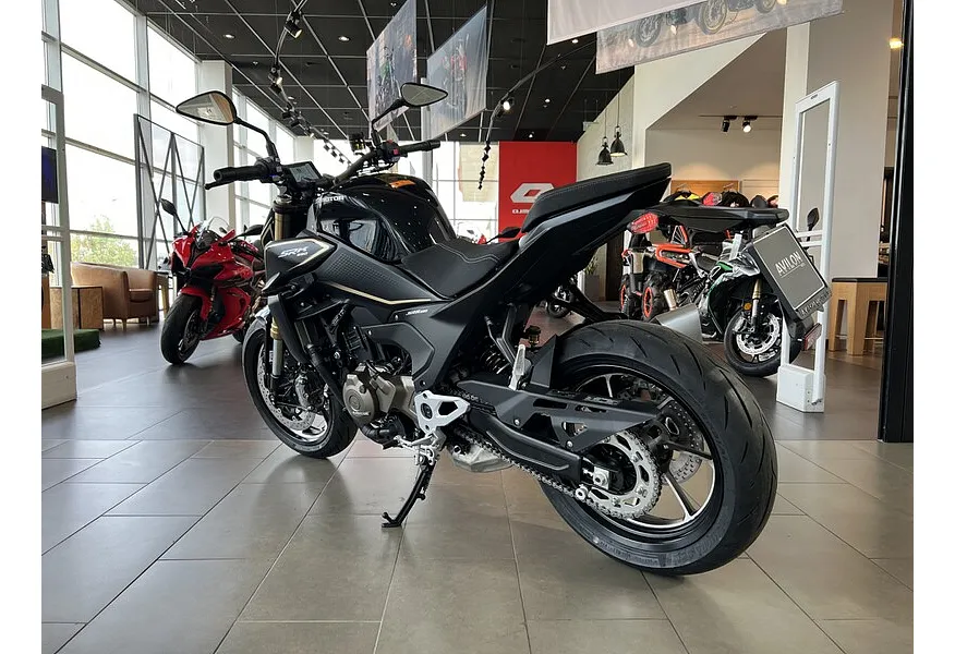 LIVE. Слайд №7