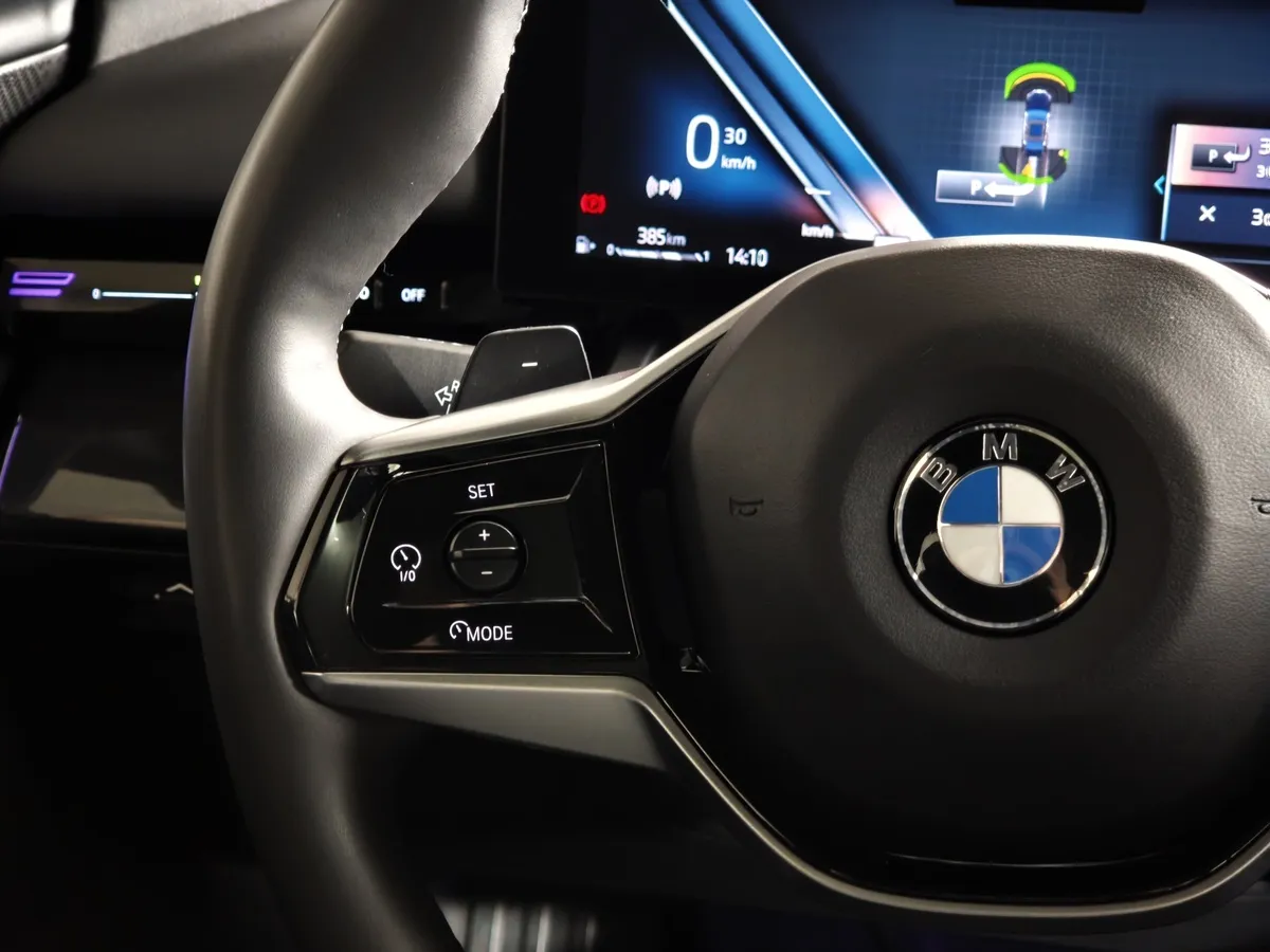 BMW 5 серия 530i xDrive AT (252 л.с.) Черный в АВИЛОН. Слайд №28
