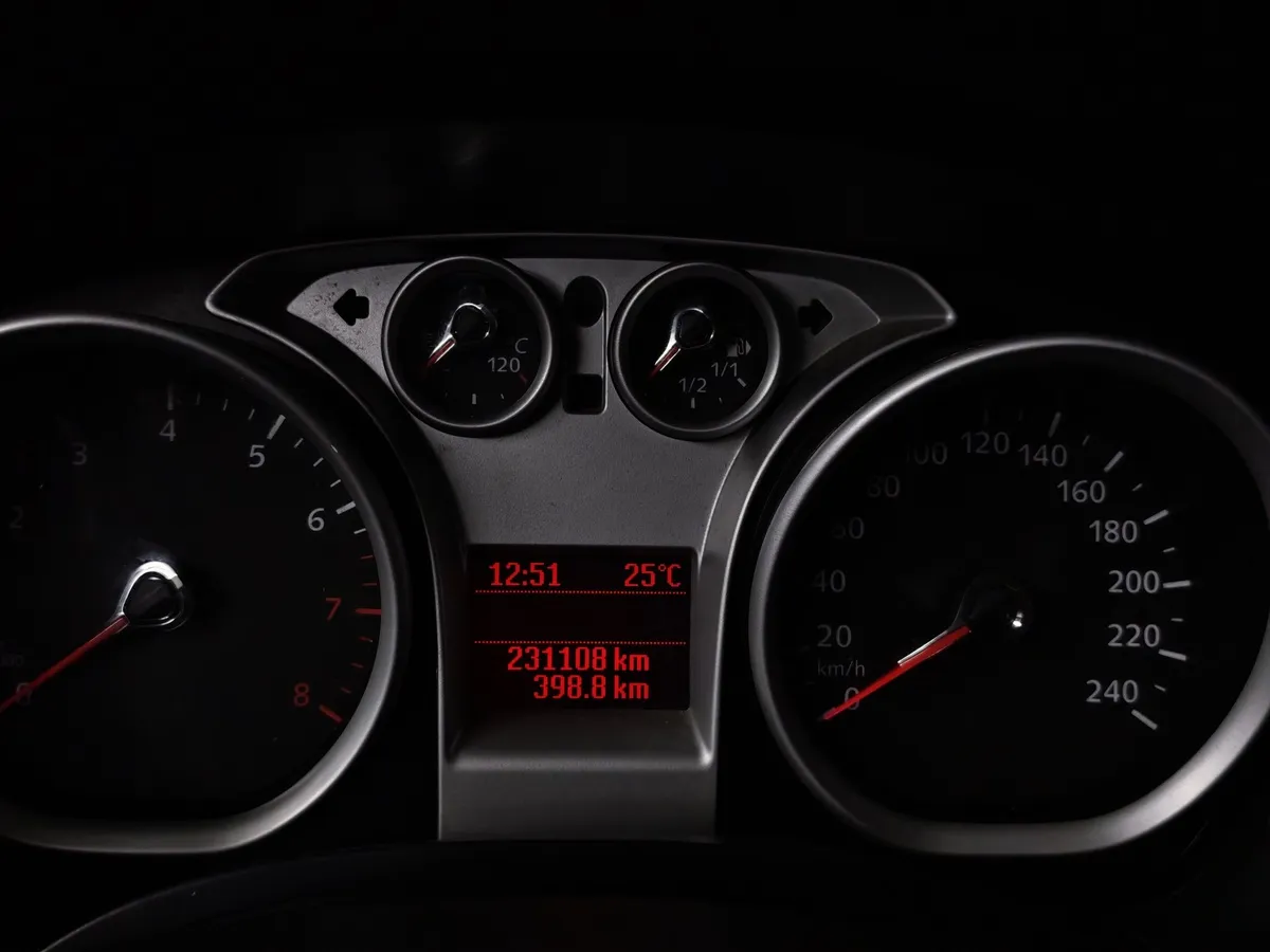 Ford Focus 1.6 AT (101 л.с.) Ghia Серебристый в АВИЛОН. Слайд №16