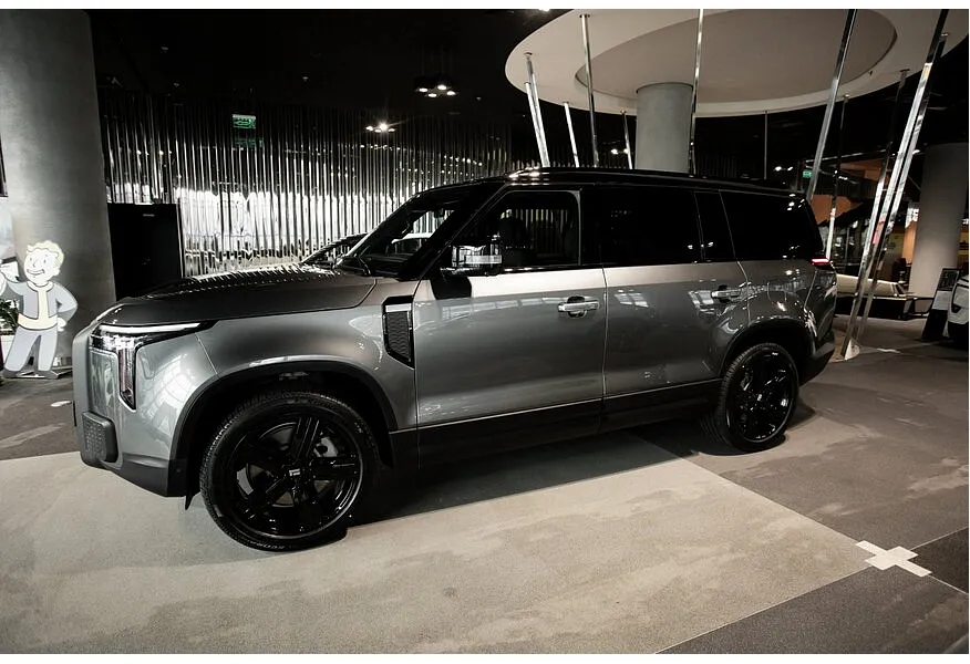 АВИЛОН - ROX 01 1.5 AT 4WD (475 л.с.) 7 мест Family Серебристый - slide 9436625