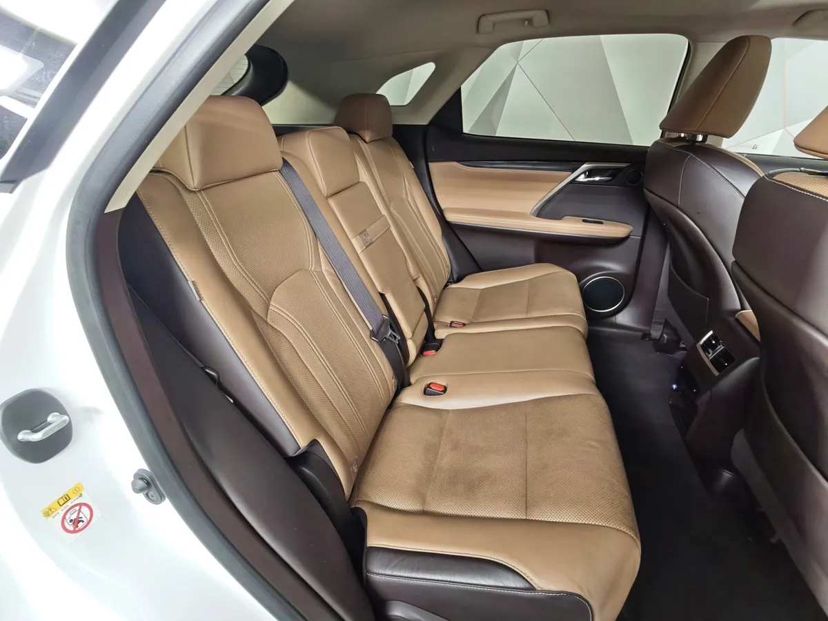 Lexus RX 2.0 AT AWD (238 л.с.) Executive Белый в АВИЛОН. Слайд №16