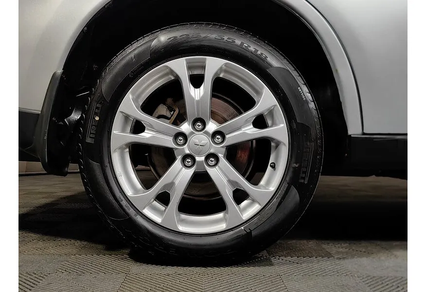 Mitsubishi Outlander 2.4 CVT 4WD (167 л.с.) Серебристый в АВИЛОН. Слайд №9