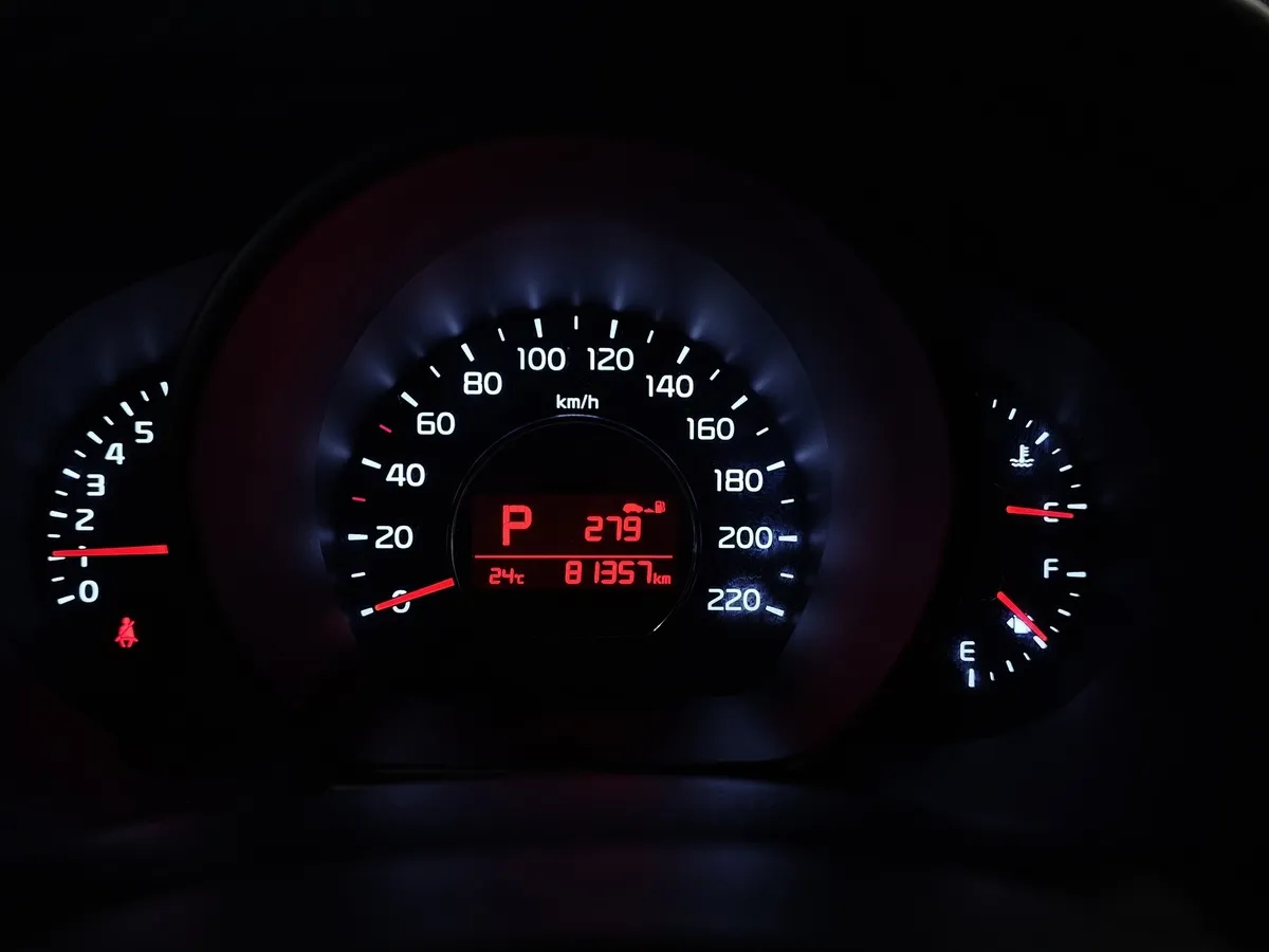 Kia Soul 1.6 GDI AT (132 л.с.) Classic Серебристый в АВИЛОН. Слайд №17