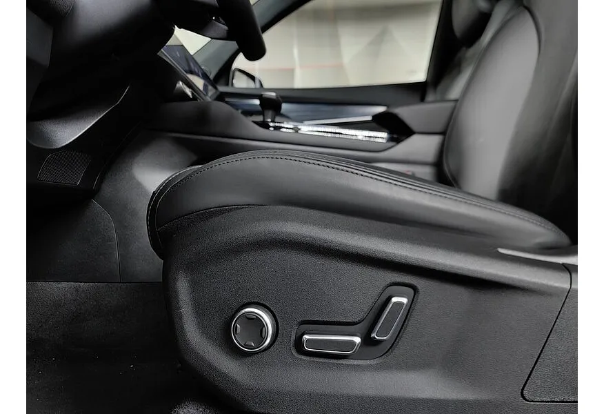 Geely Monjaro 2.0T 8AT 4WD (238 л.с.) Flagship Белый в АВИЛОН. Слайд №23