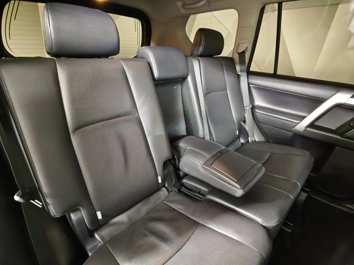 Toyota Land Cruiser Prado 2.8D AT AWD (200 л.с.) Black Vision Белый в АВИЛОН. Слайд №17