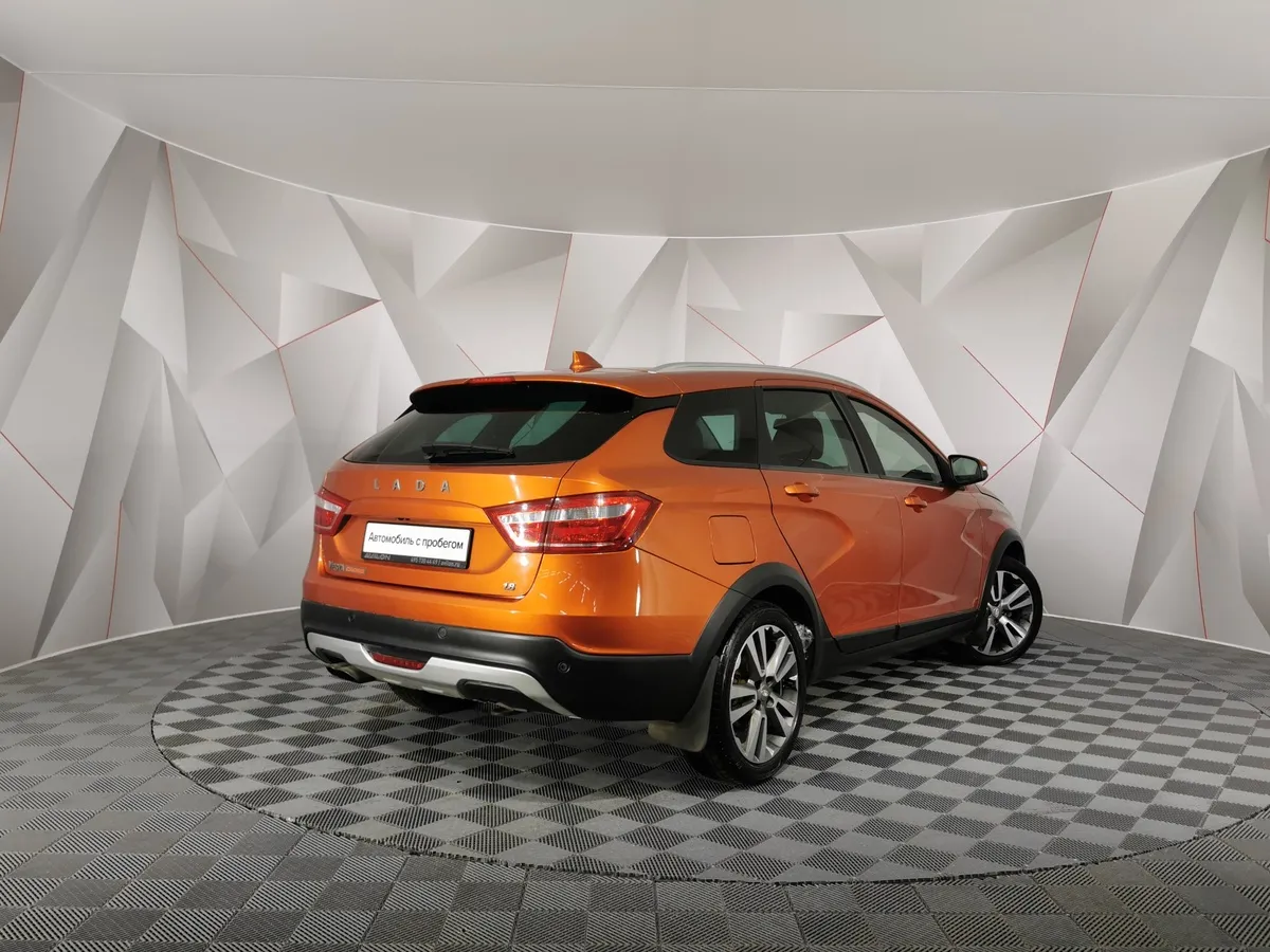 ВАЗ (Lada) Vesta 1.8 MT (122 л.с.) Оранжевый в АВИЛОН. Слайд №2