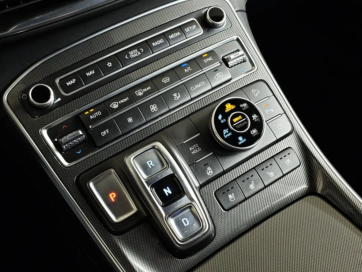 Hyundai Santa Fe 2.2 CRDi AWD 8AT (200 л.с.)  Prestige + Smart Sense Серый в АВИЛОН. Слайд №22