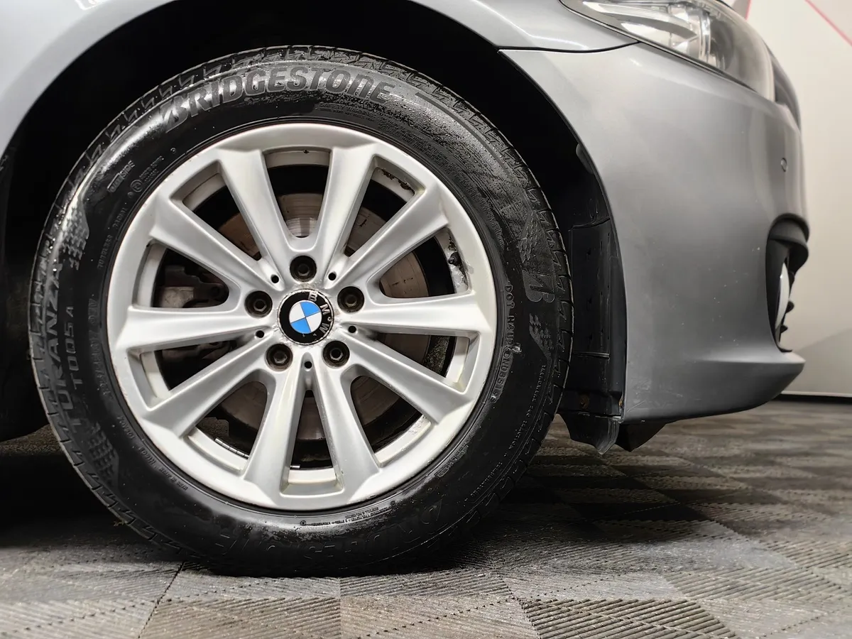 BMW 5 серия 528i xDrive Steptronic (245 л.с.) Серый в АВИЛОН. Слайд №7
