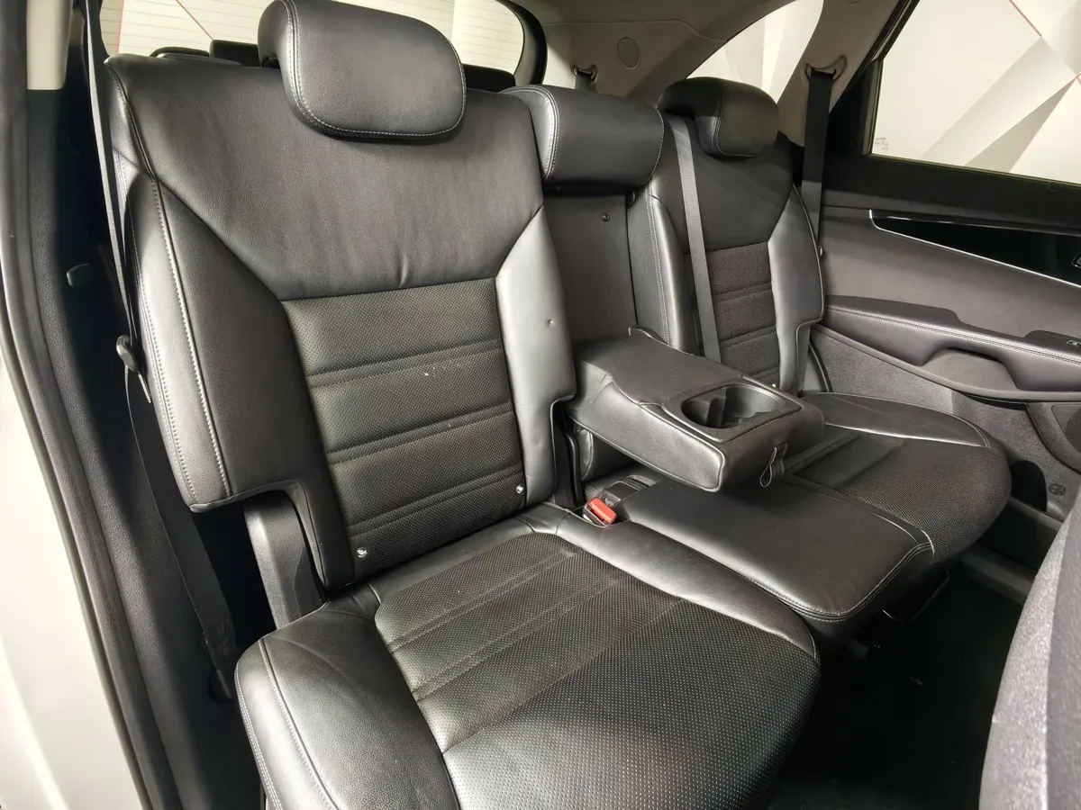 Kia Sorento 2.2 D AT AWD (5 мест) (200 л.с.) Prestige Белый в АВИЛОН. Слайд №17