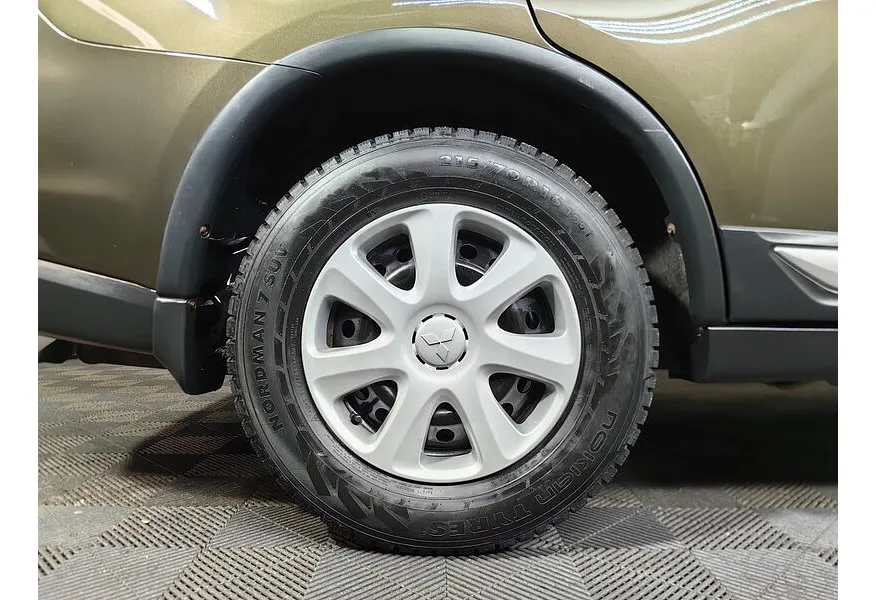 Mitsubishi Outlander 2.0 MIVEC CVT 2WD (146 л.с.) Invite Коричневый в АВИЛОН. Слайд №9