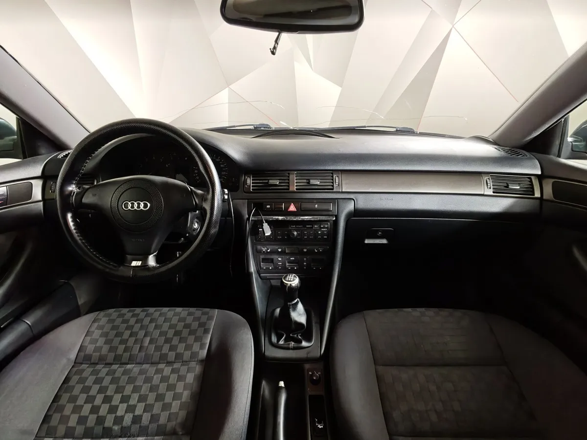 Audi A6 2.4 MT (177 л.с.) Зеленый в АВИЛОН. Слайд №11