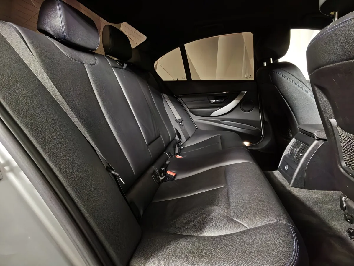 BMW 3 серия 320i xDrive AT (184 л.с.)  M Sports Edition Серебристый в АВИЛОН. Слайд №14