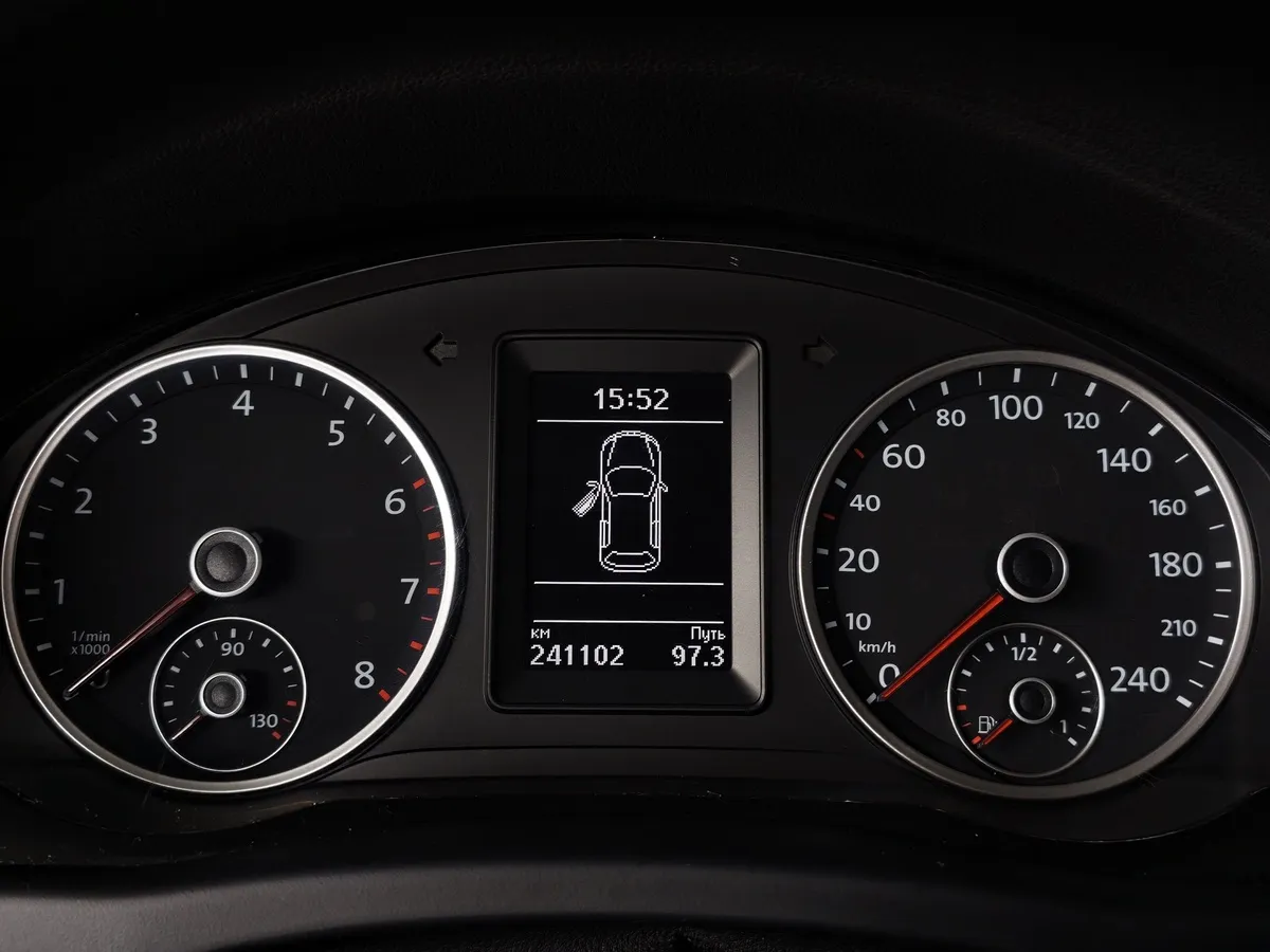 Volkswagen Tiguan 1.4 TSI BlueMotion DSG (150 л.с.) Коричневый в АВИЛОН. Слайд №17
