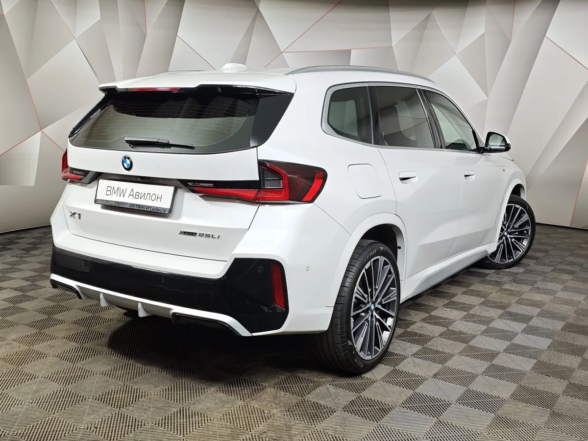 BMW X1 xDrive25 Li (204 л.с.) Белый в АВИЛОН. Слайд №2