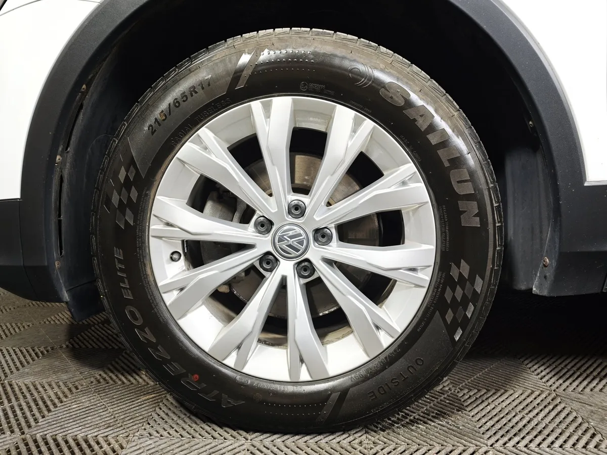 Volkswagen Tiguan 1.4 TSI BlueMotion DSG (150 л.с.) Comfortline Белый в АВИЛОН. Слайд №9