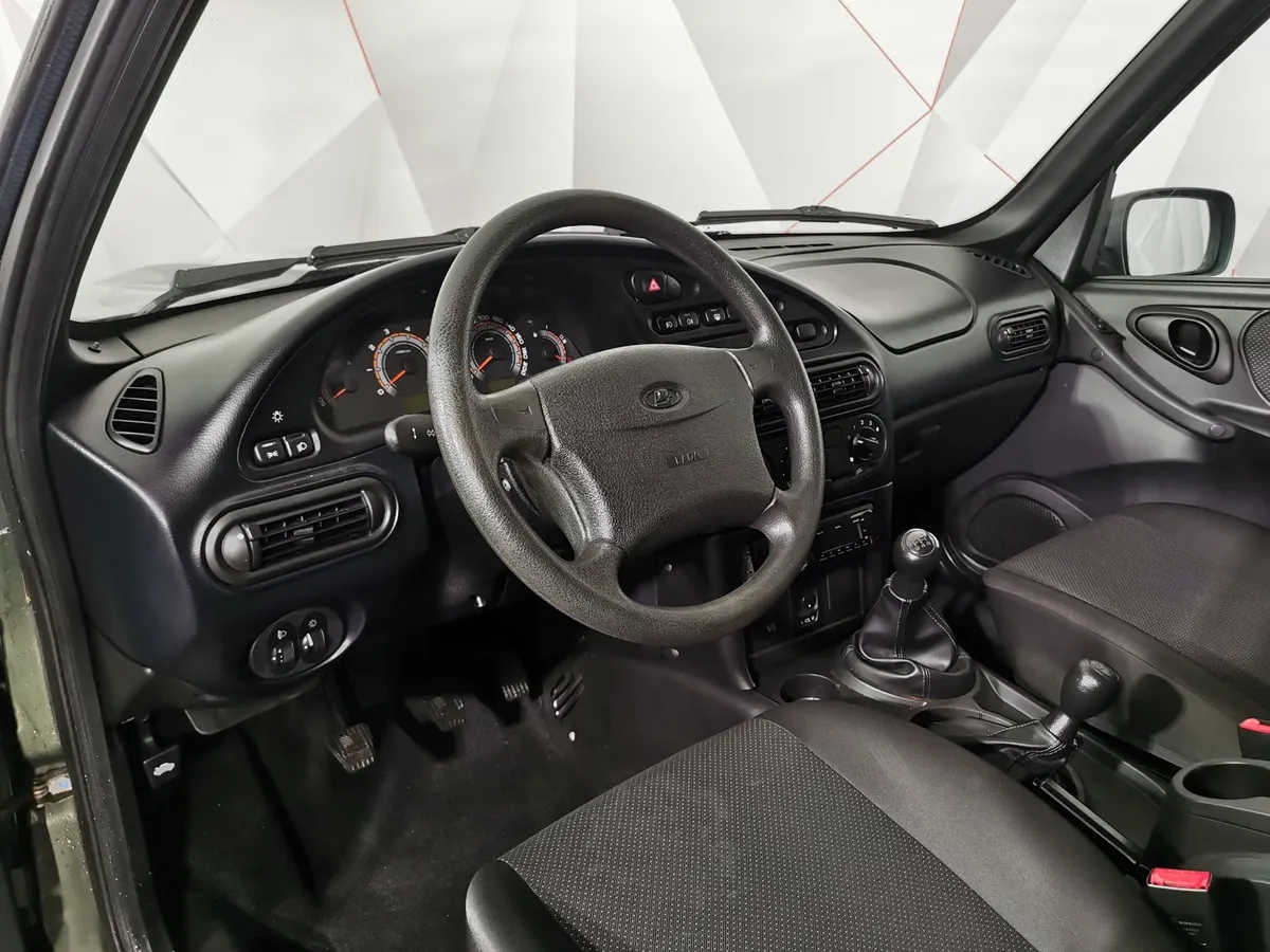 ВАЗ (Lada) Niva 1.7 MT 4WD (80 л.с.) Black Зеленый в АВИЛОН. Слайд №17