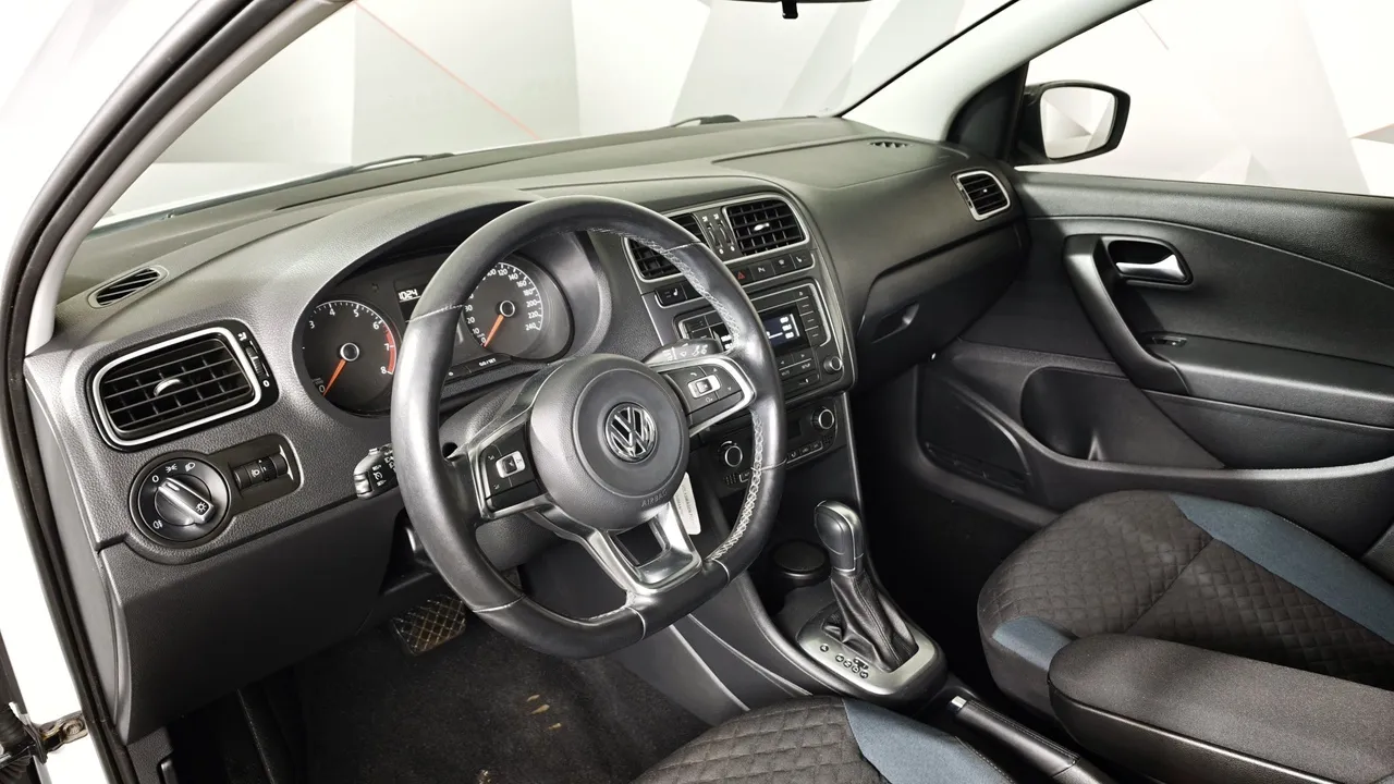 Volkswagen Polo 1.6 MPI AT (110 л.с.) Select Белый в АВИЛОН. Слайд №19