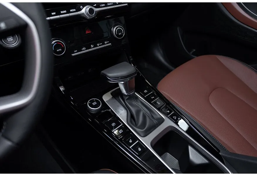 Solaris HC 2.0 AT 4WD (150 л.с.) Prestige + Smart sence Белый в АВИЛОН. Слайд №5