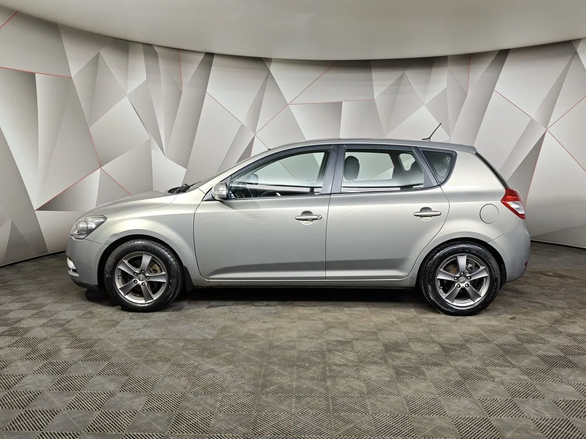 Kia Ceed 1.6 AT (122 л.с.) Люкс Серебристый в АВИЛОН. Слайд №5