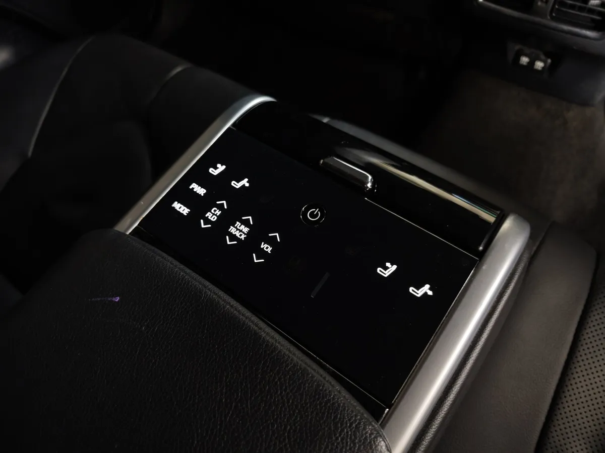 Toyota Camry 2.5 AT (181 л.с.) Черный в АВИЛОН. Слайд №22