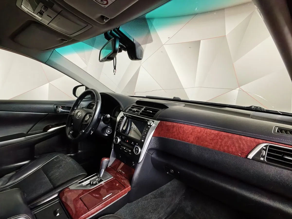 Toyota Camry 2.5 AT (181 л.с.) Стандарт Черный в АВИЛОН. Слайд №12