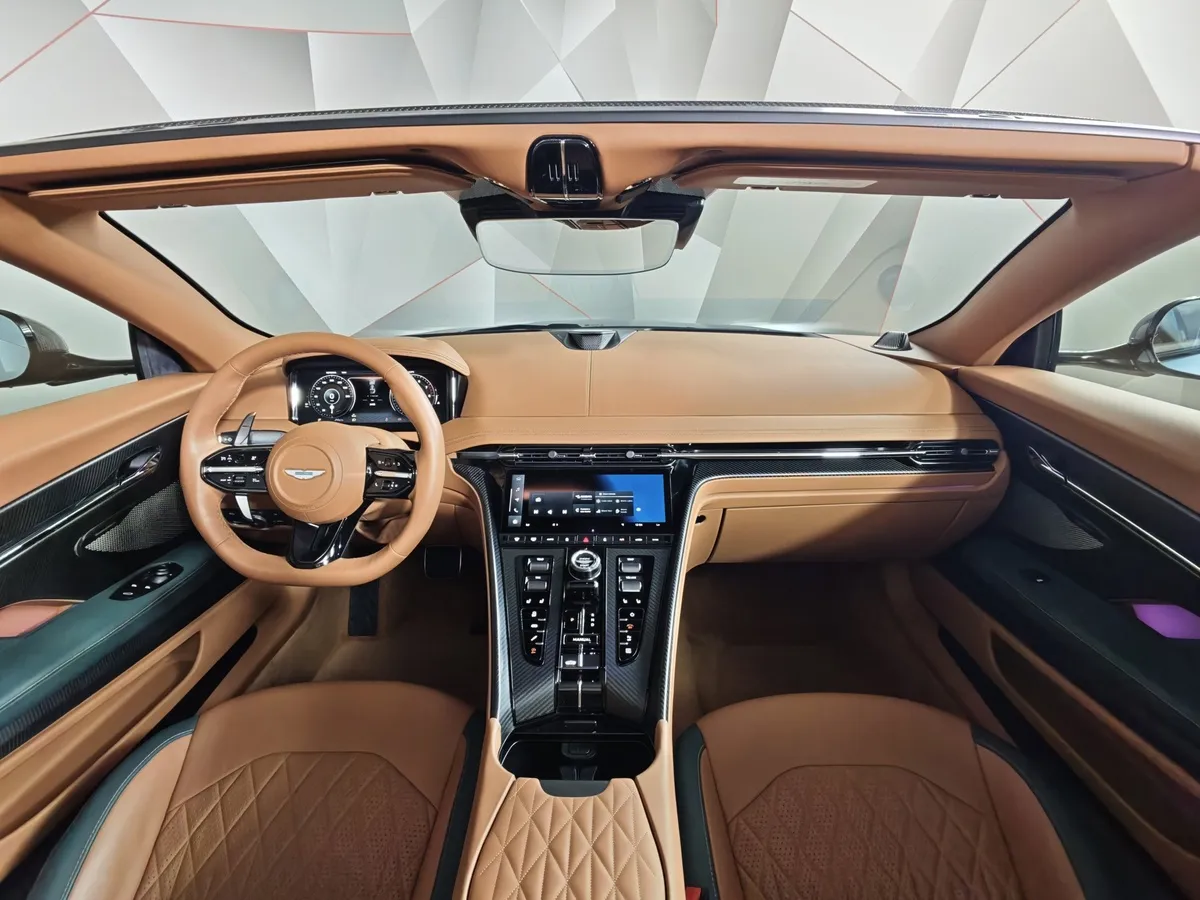 Aston Martin DB12 Volante 5.2 V12 AT (600 л.с.) Зеленый в АВИЛОН. Слайд №13