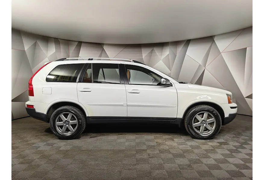 Volvo XC90 2.5 T5 Geartronic AWD (5 мест) (210 л.с.) Белый в АВИЛОН. Слайд №6
