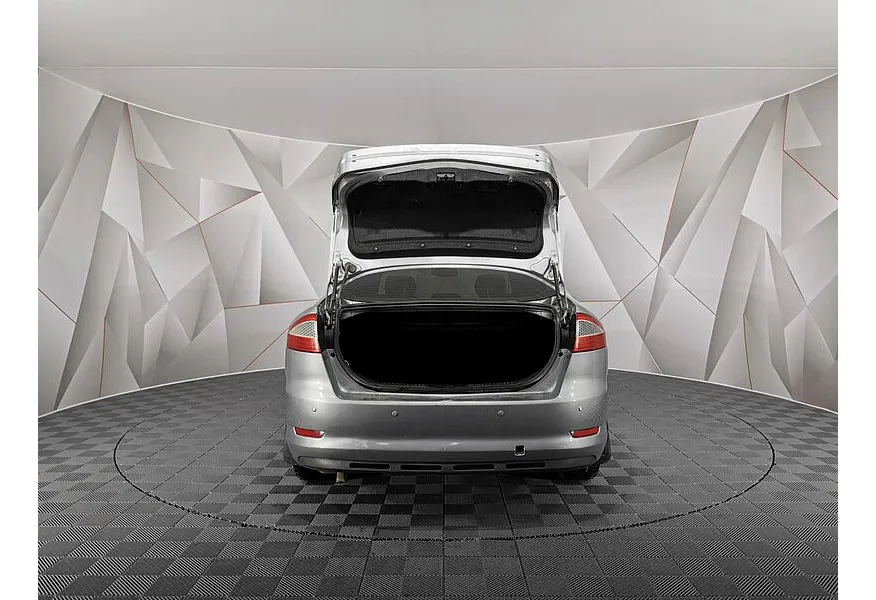 Ford Mondeo 2.0 MT (145 л.с.) Серебристый в АВИЛОН. Слайд №12
