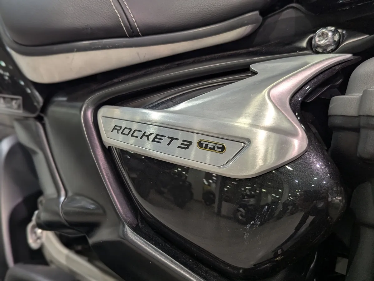 Triumph Rocket III 2294 см³ (148 л.с.) (148) 2294 Черный в АВИЛОН. Слайд №12