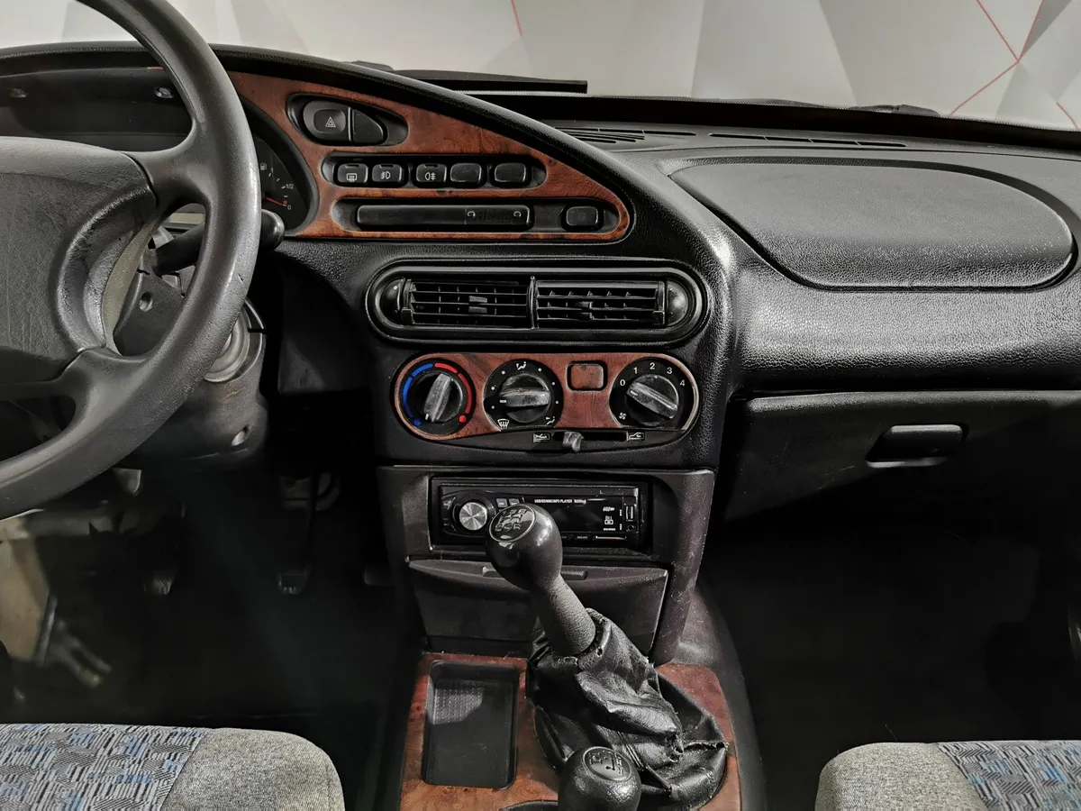 Chevrolet Niva 1.7 MT (80 л.с.) Серебристый в АВИЛОН. Слайд №13