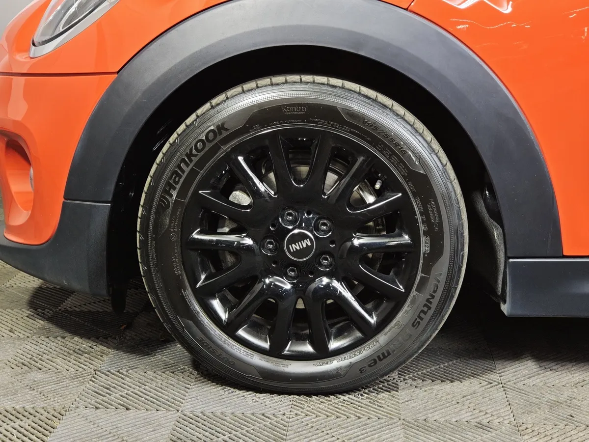 Mini 5 дверей Cooper 1.5 AMT (136 л.с.) Оранжевый в АВИЛОН. Слайд №7