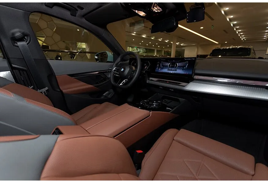 BMW 5 серия 530i xDrive AT (252 л.с.) Серый в АВИЛОН. Слайд №8