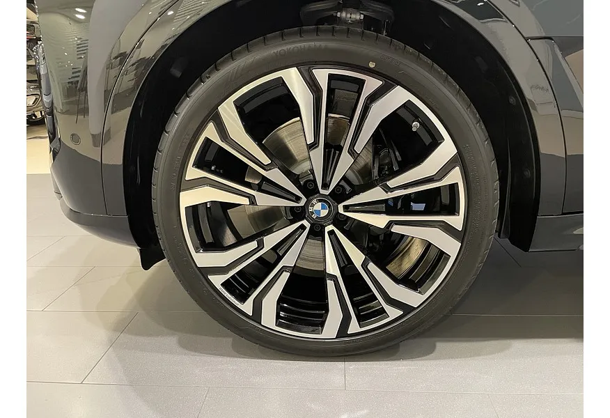 BMW X7 xDrive40i Steptronic (381 л.с.) Черный в АВИЛОН. Слайд №12